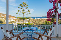 Balcon avec vue sur Platis Gialos