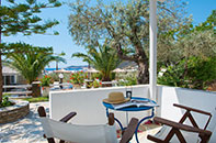 Balcon de la chambre double à la Villa Irini à Sifnos