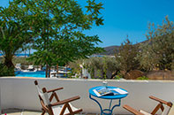 Balcon de la chambre double à la Villa Irini à Sifnos