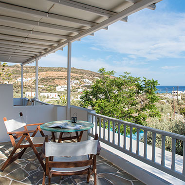 Balcon de la Deluxe Junior Suite à Sifnos